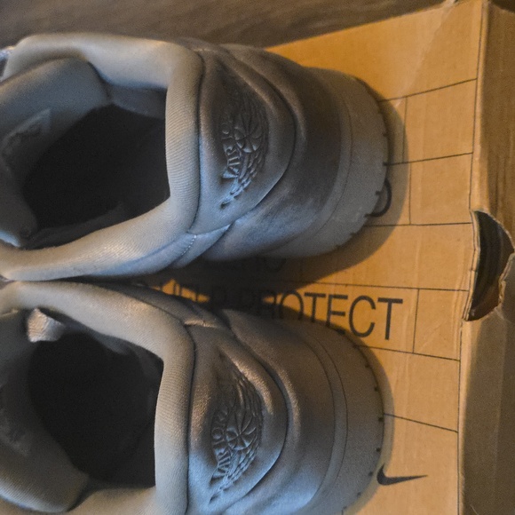 Air Jordan 1 Low Womans 11 - Picture 4 of 9